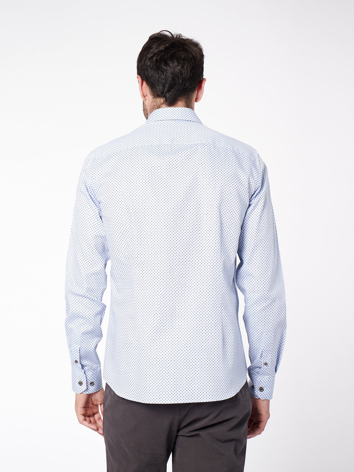 Camisa bicolor estampada con detalles slim fit