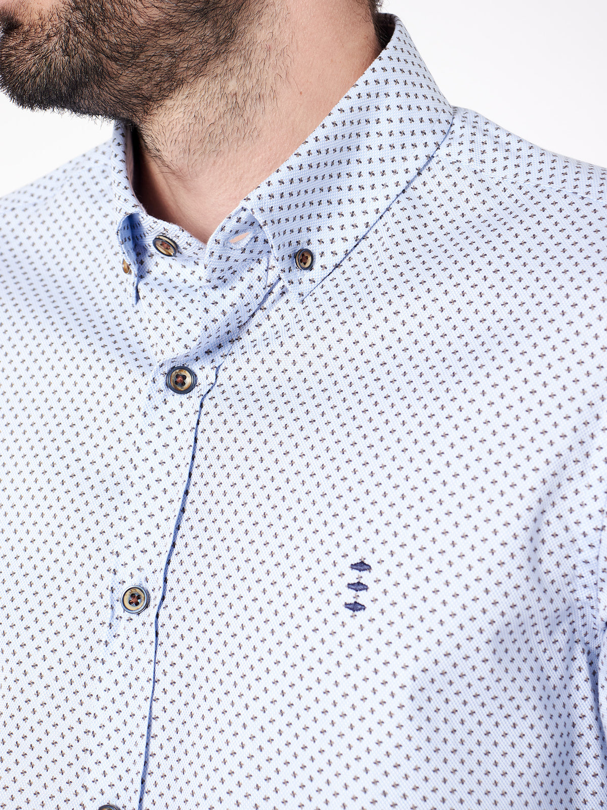 Camisa bicolor estampada con detalles slim fit