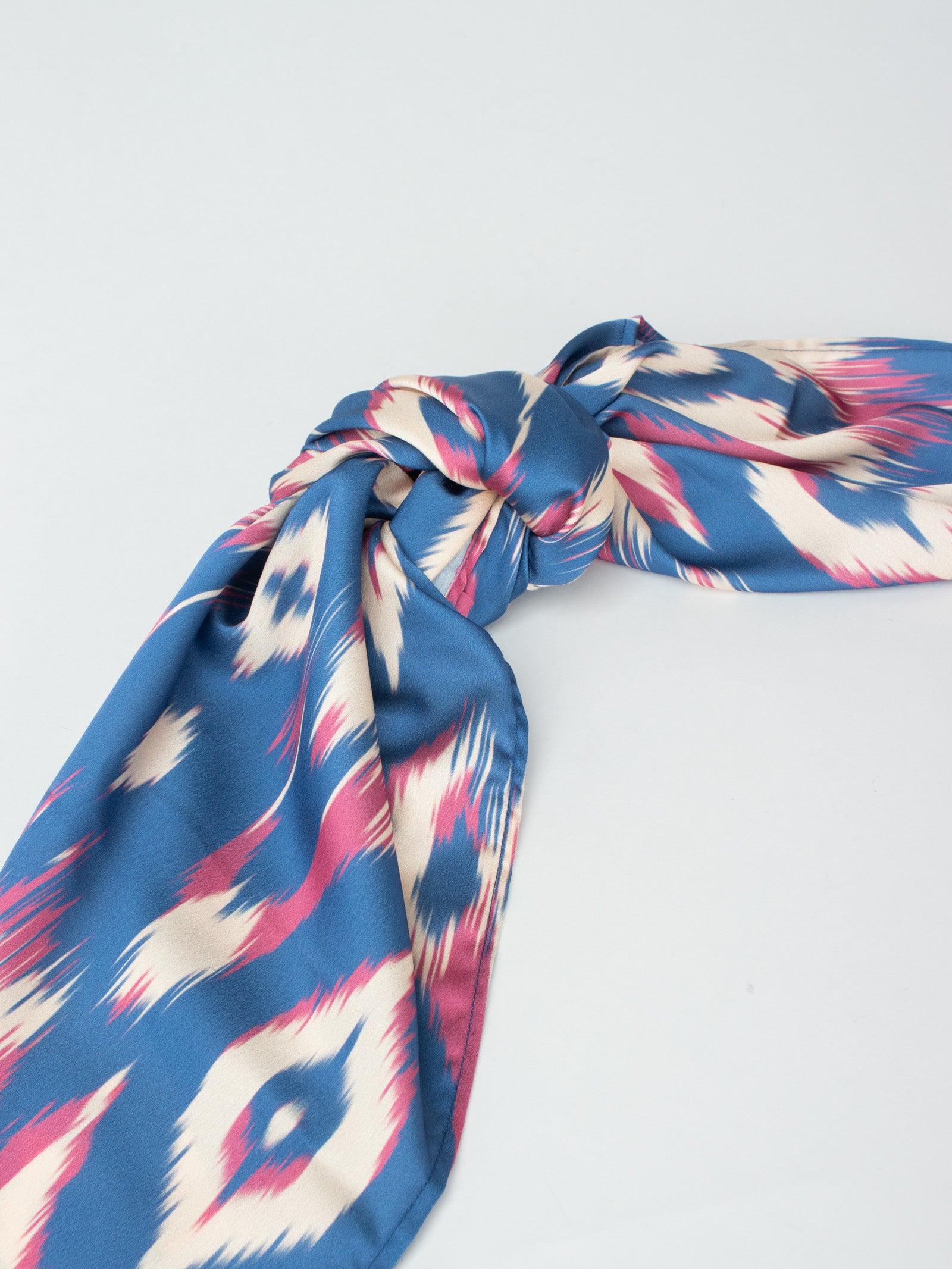 Pañuelo con estampado ikat