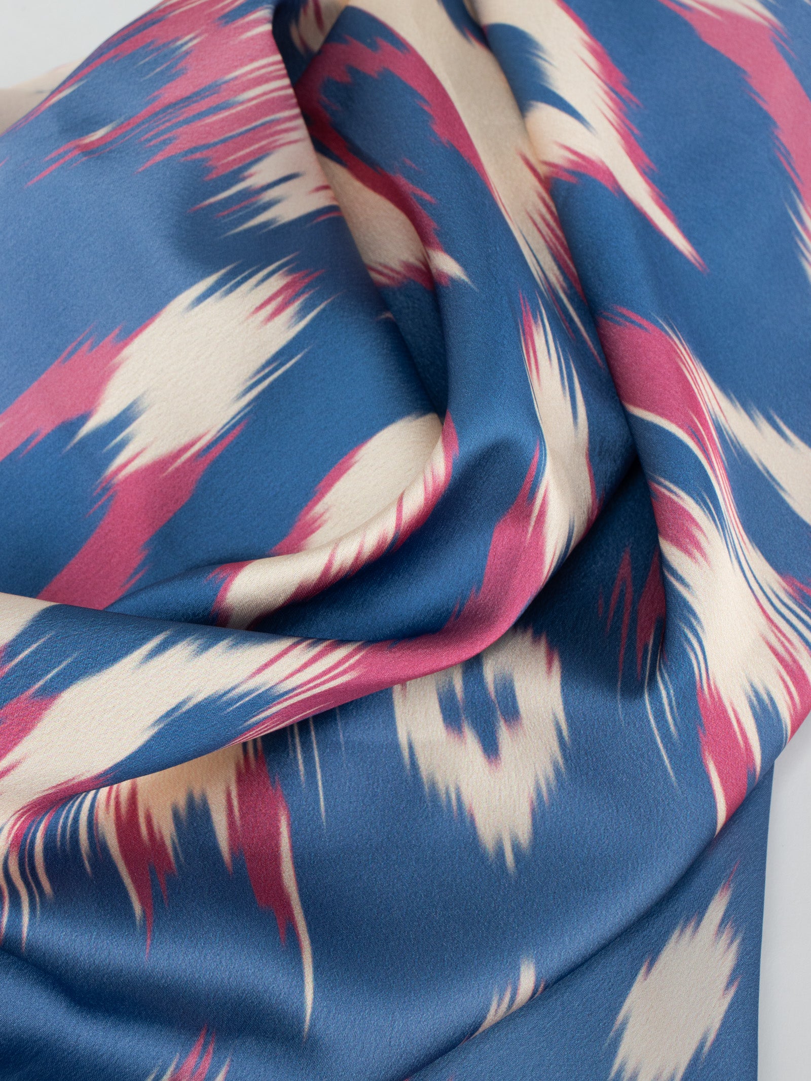 Pañuelo con estampado ikat