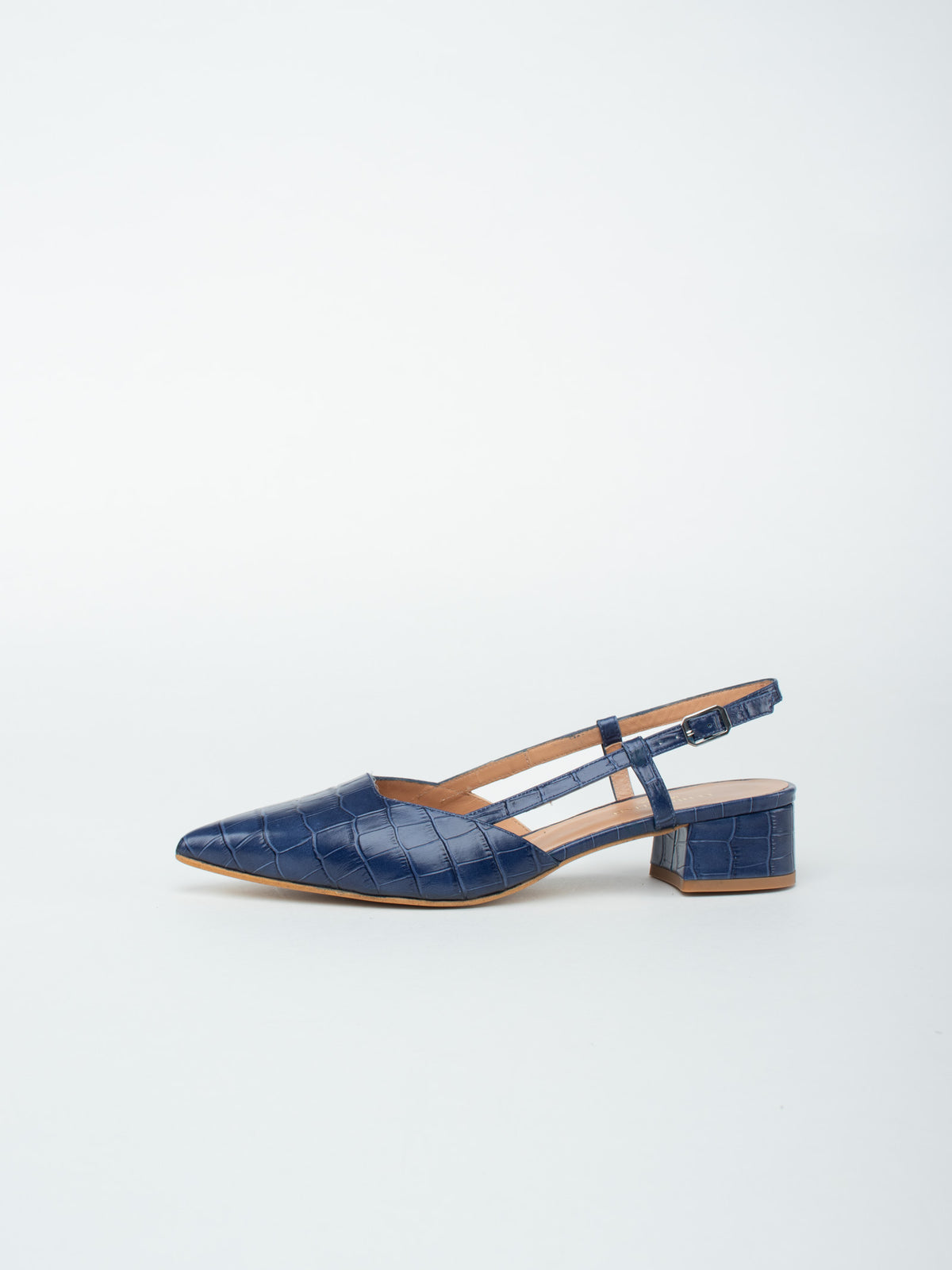 Wide-heeled shoes