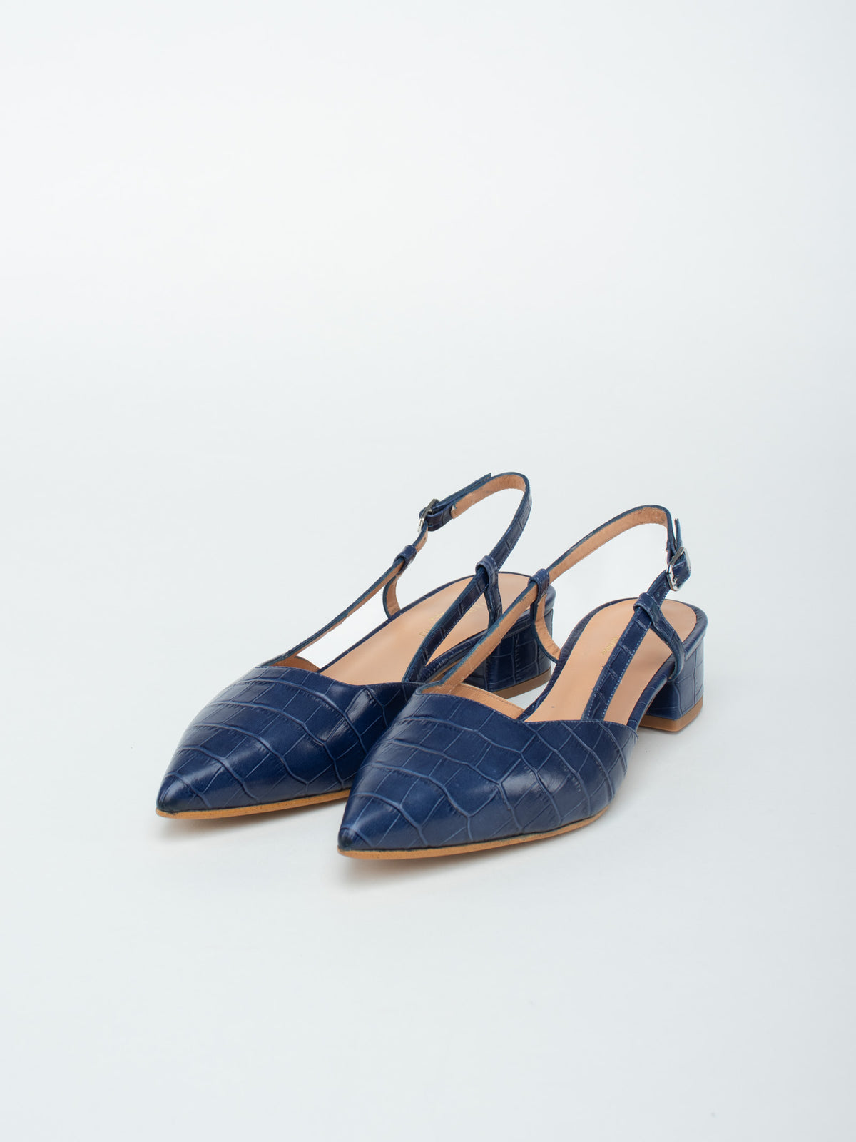 Wide-heeled shoes