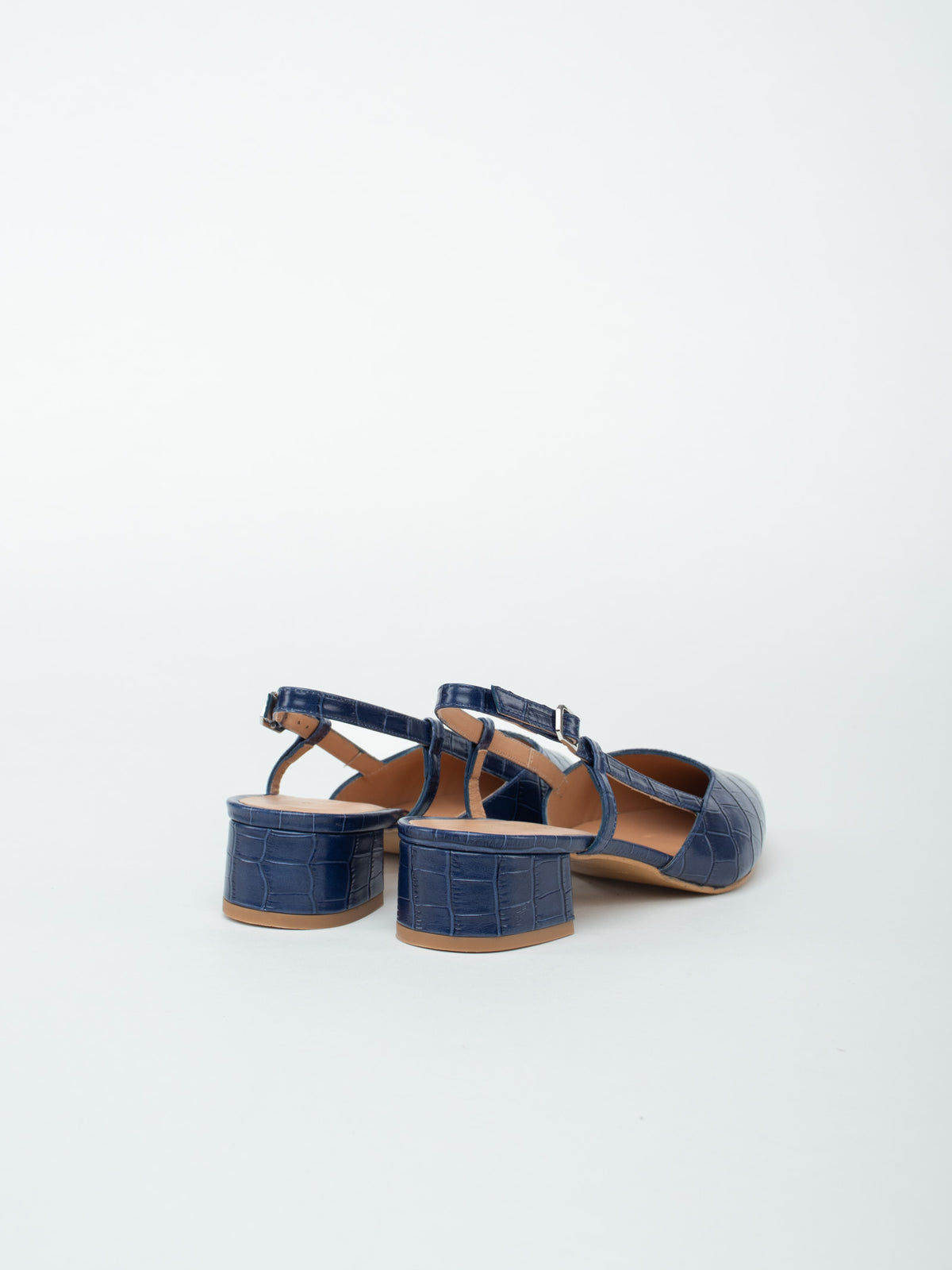 Wide-heeled shoes