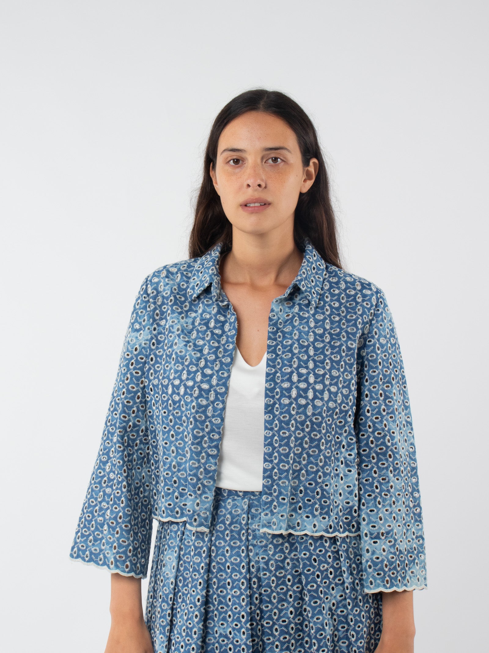 Sobrecamisa con bordado perforado