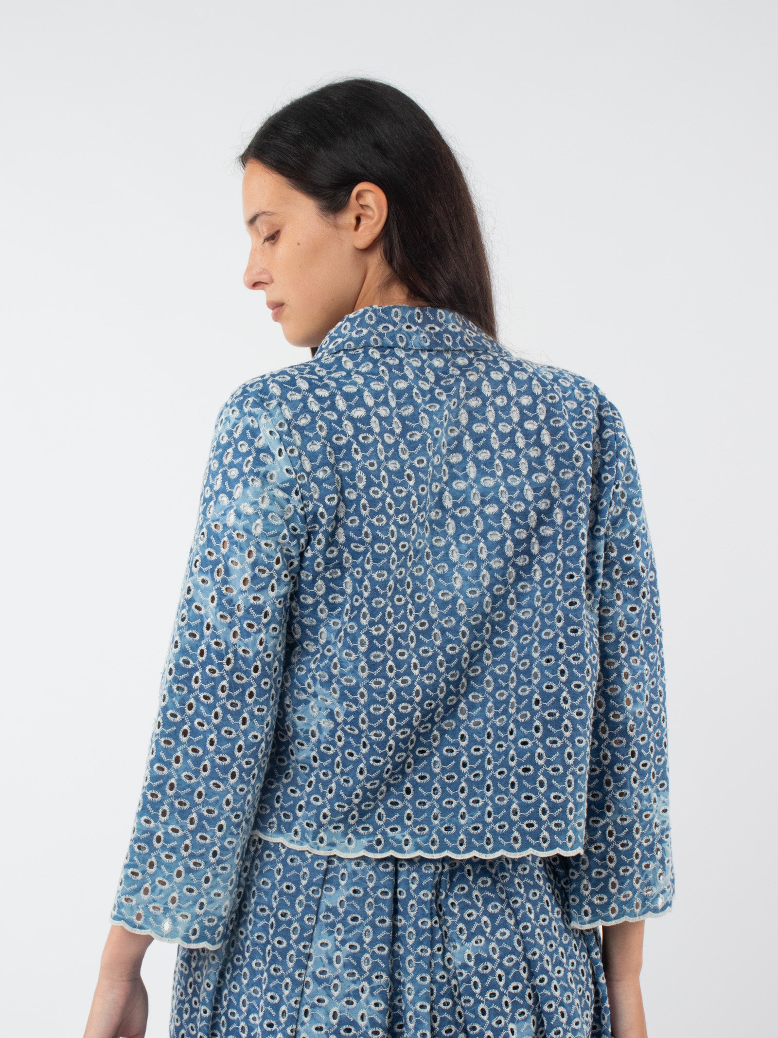 Sobrecamisa con bordado perforado