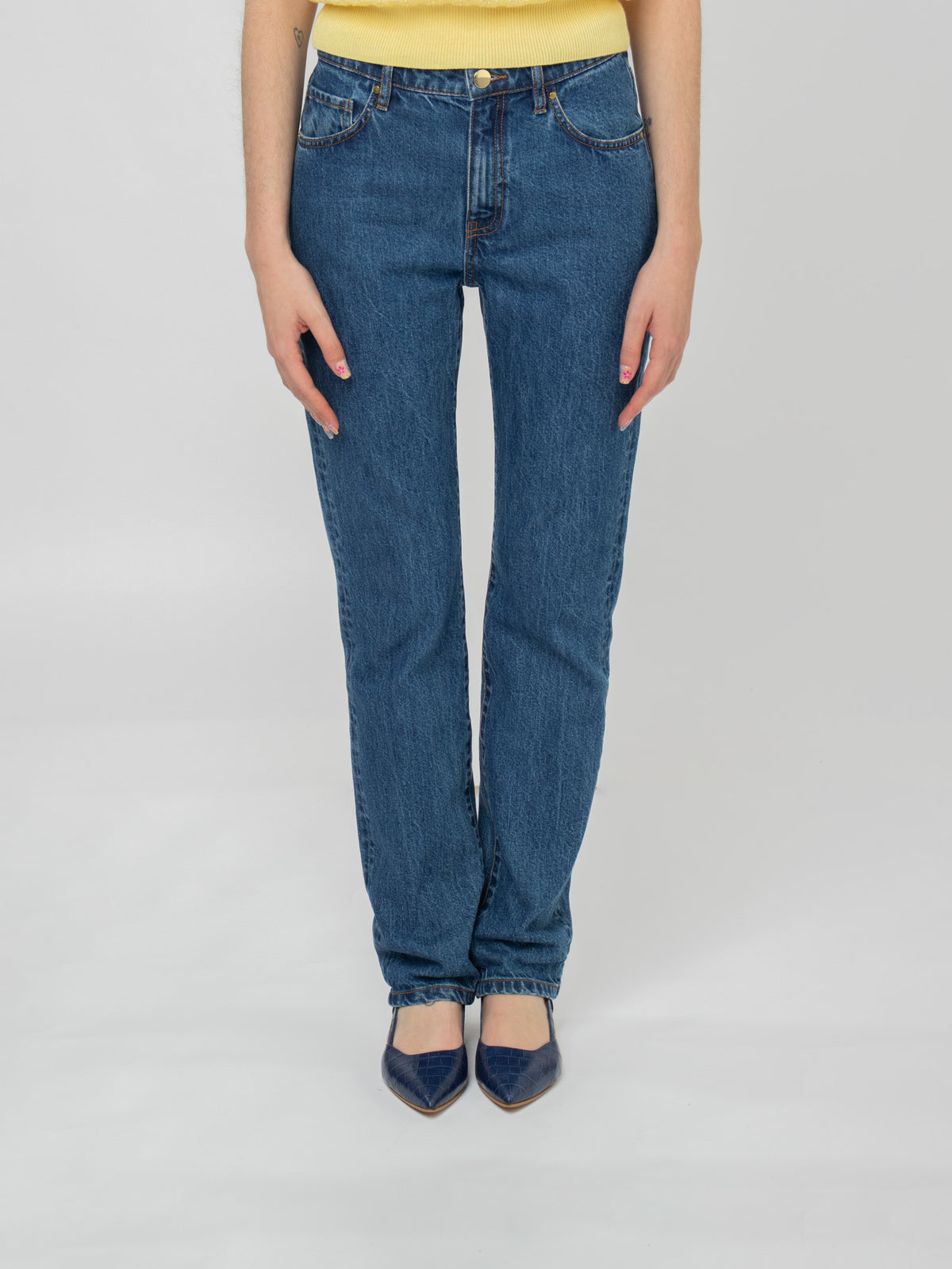 Straight leg - mid rise jeans