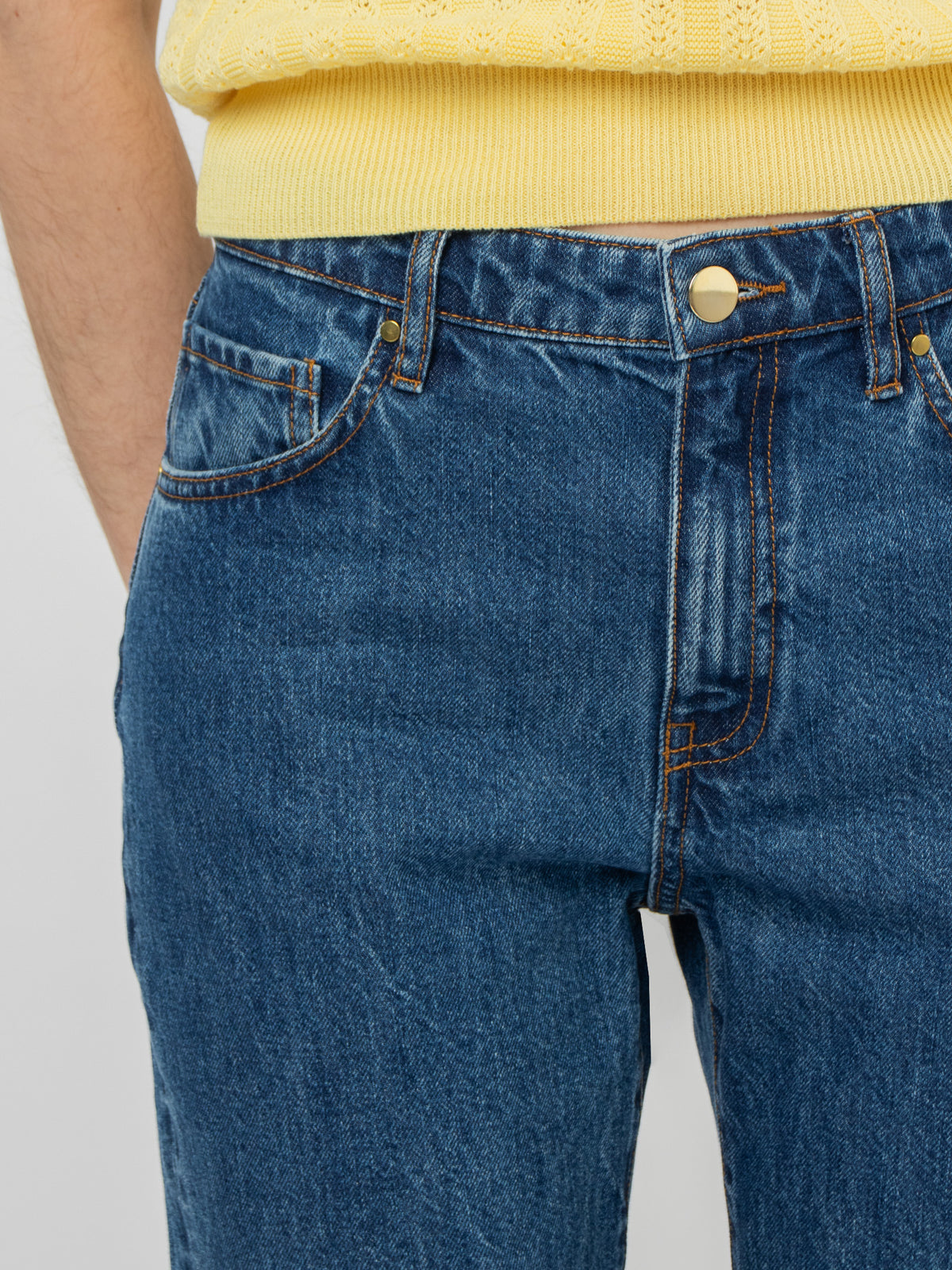 Straight leg - mid rise jeans