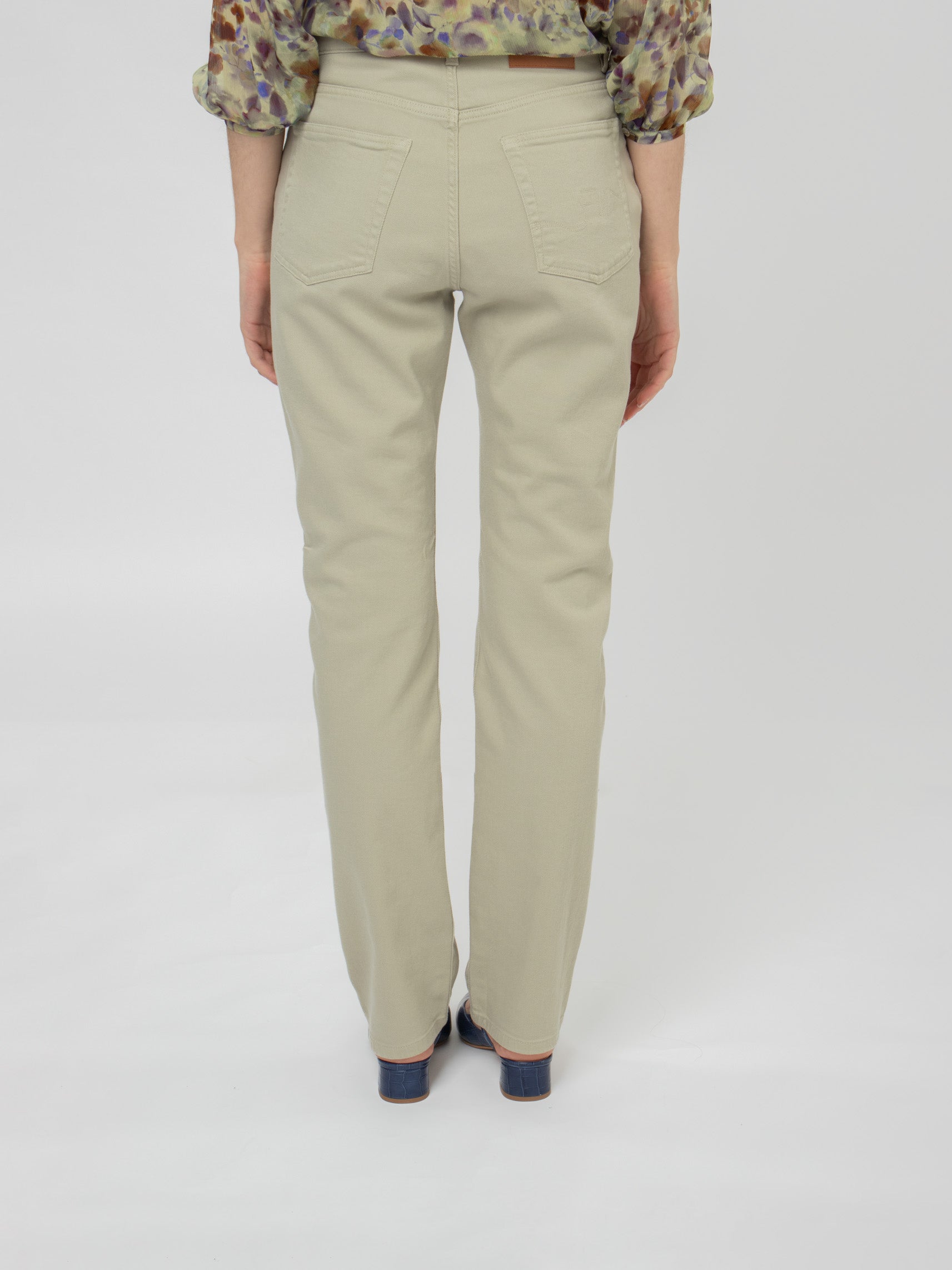 Pantalón tejanero recto tiro medio