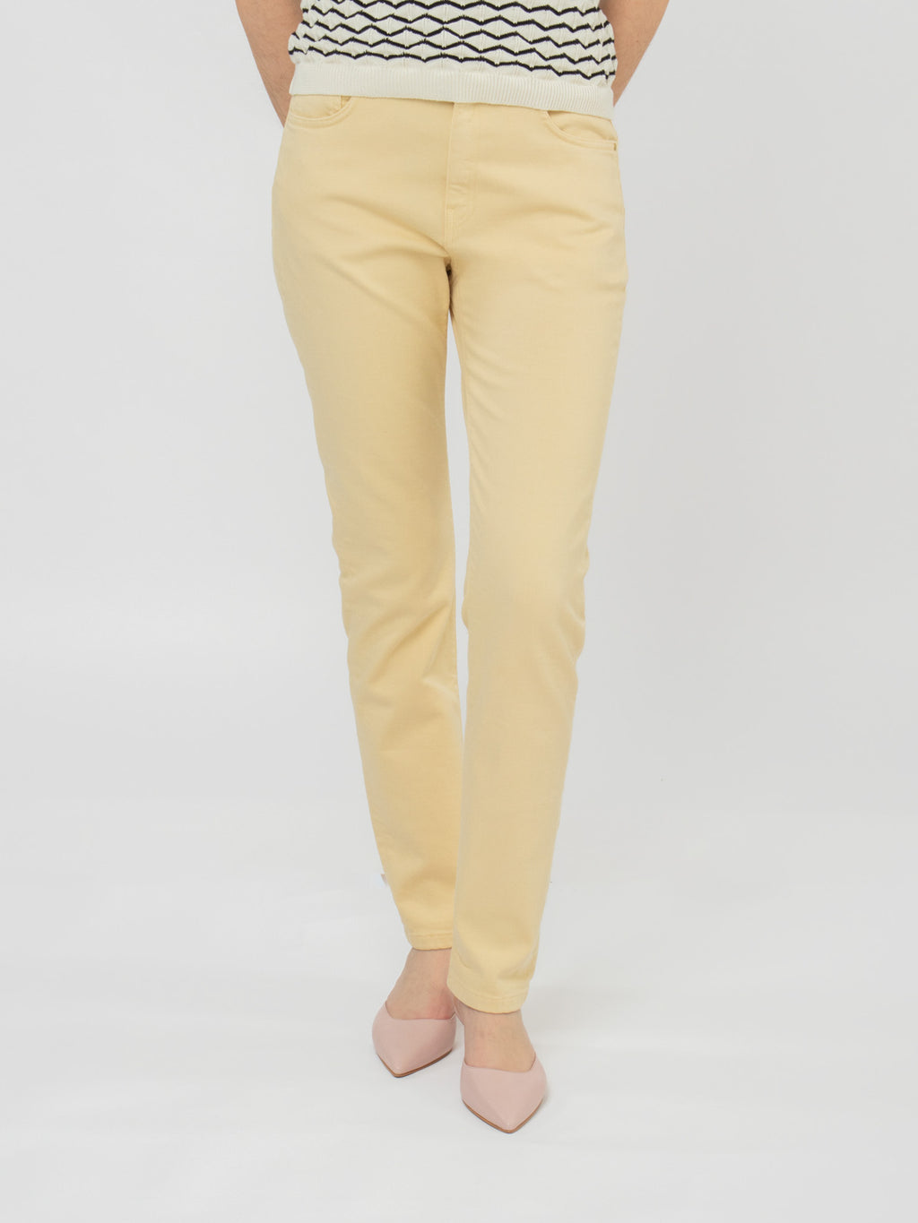Pantalón tejanero recto tiro medio
