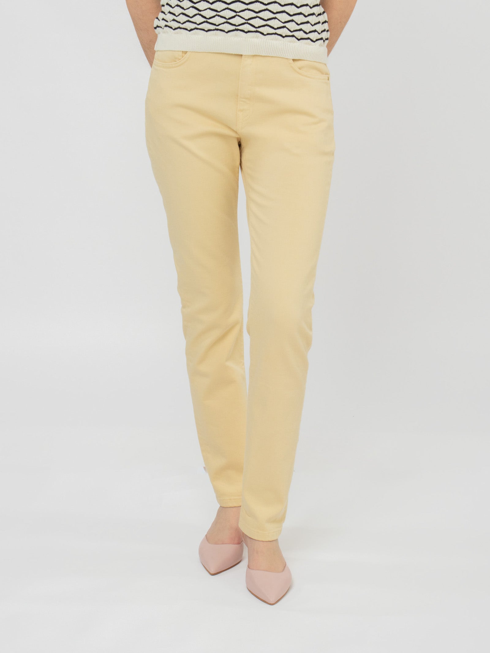 Pantalón tejanero recto tiro medio