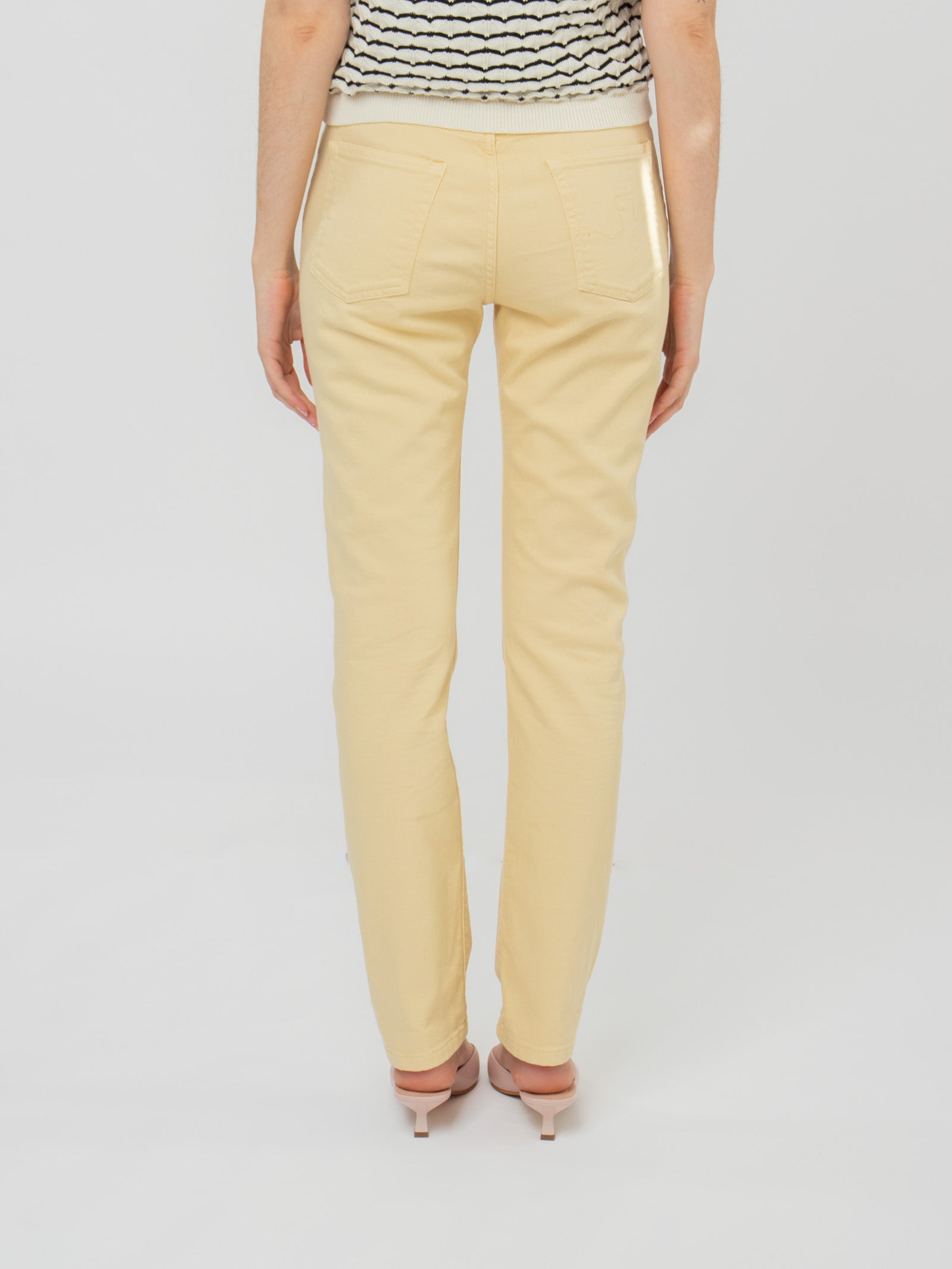 Pantalón tejanero recto tiro medio