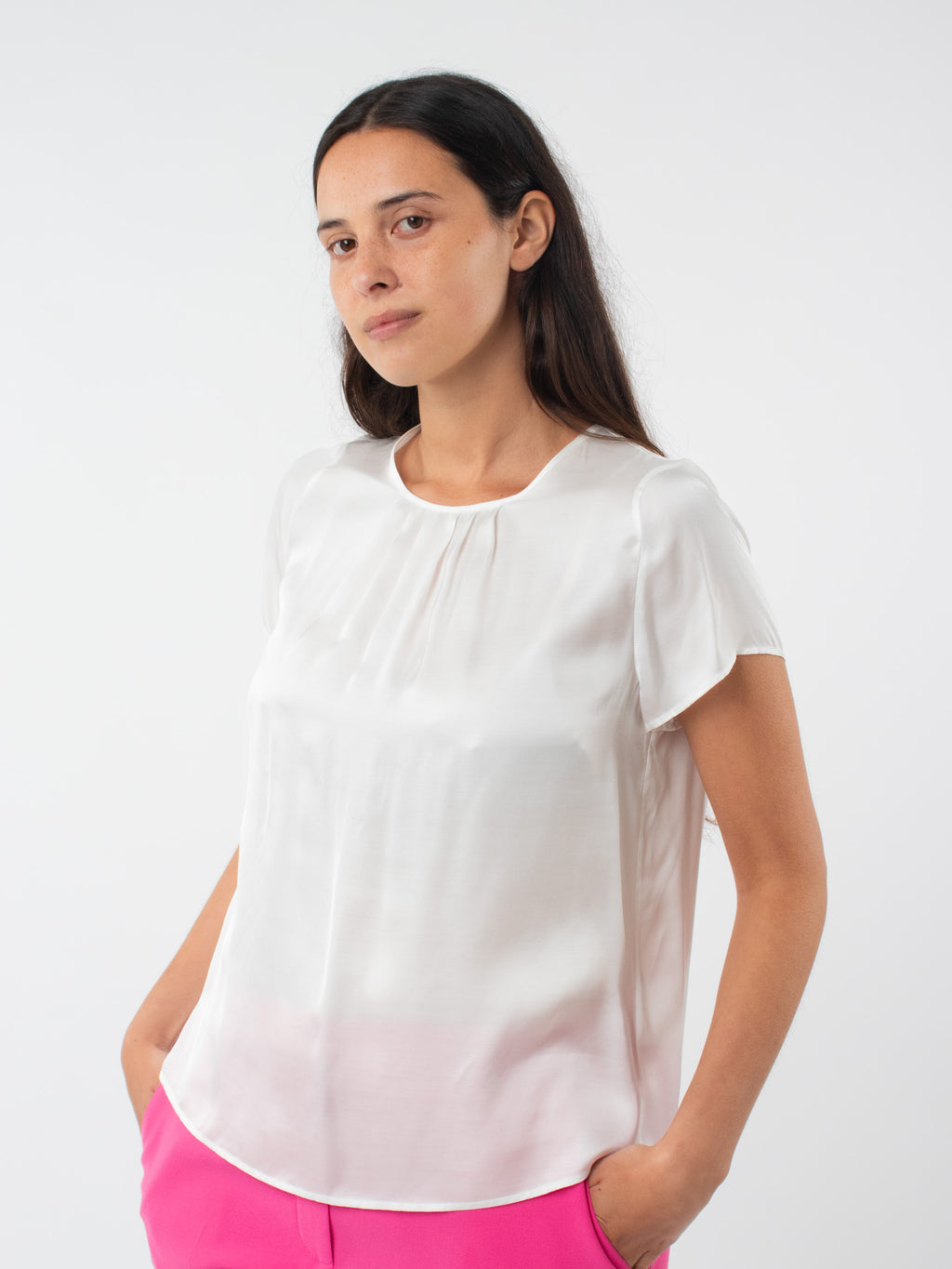 Blusa satinada tablas frontales