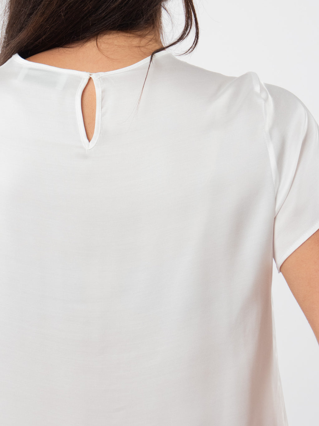 Blusa satinada tablas frontales