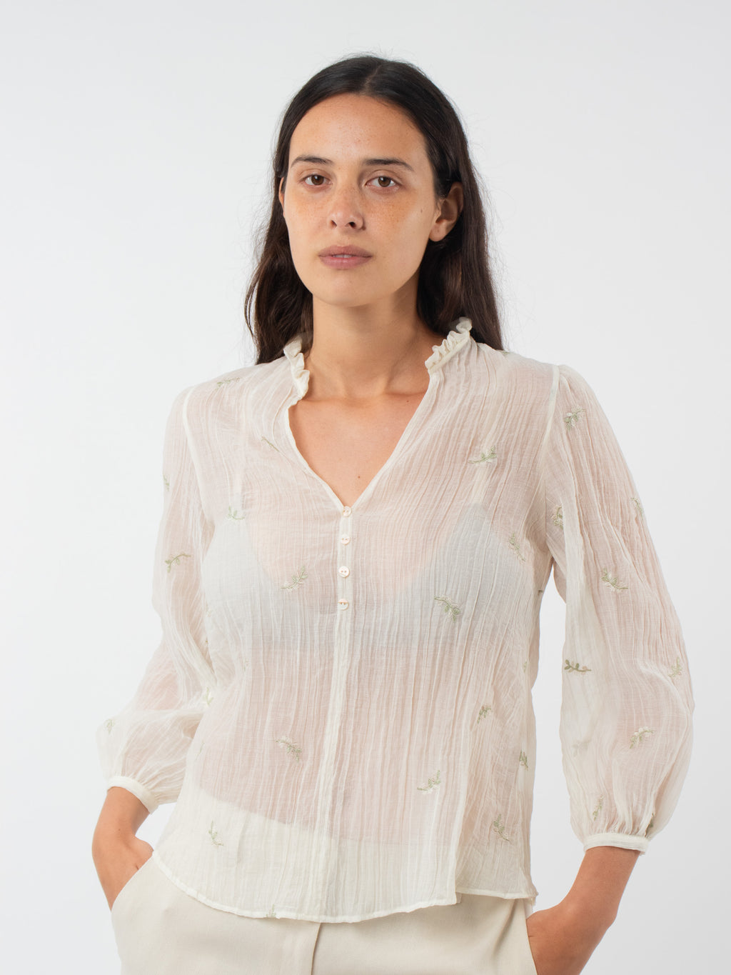Blusa flores bordadas