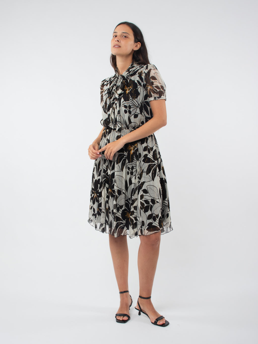 Vestido floral detalle lazada