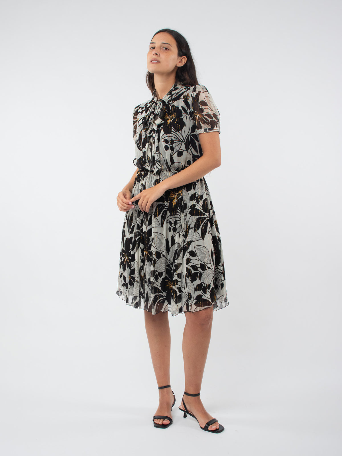 Vestido floral detalle lazada