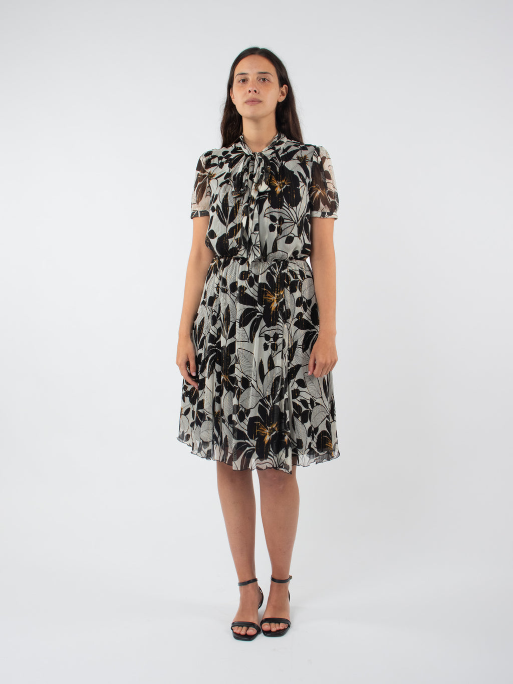 Vestido floral detalle lazada