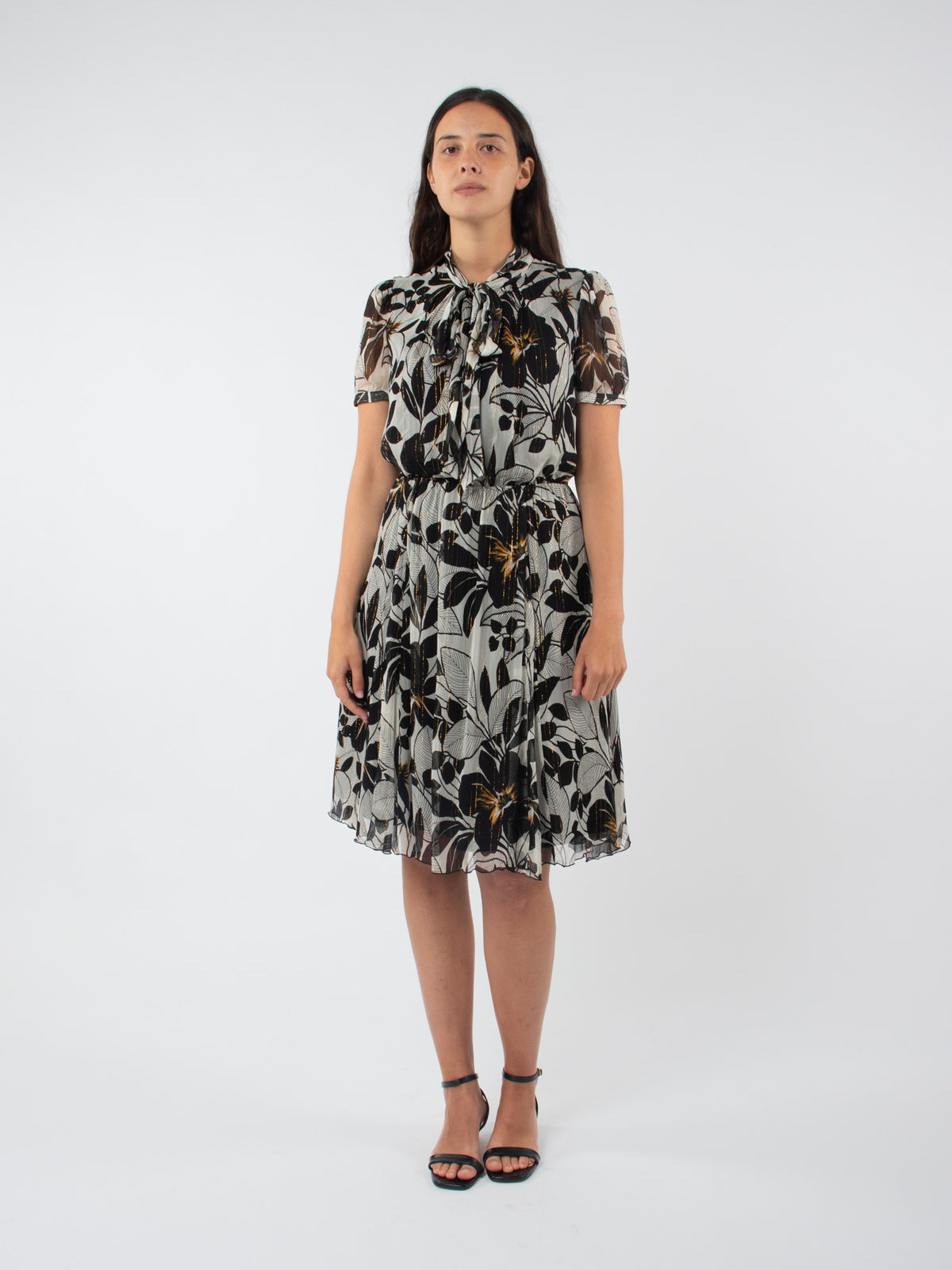 Vestido floral detalle lazada