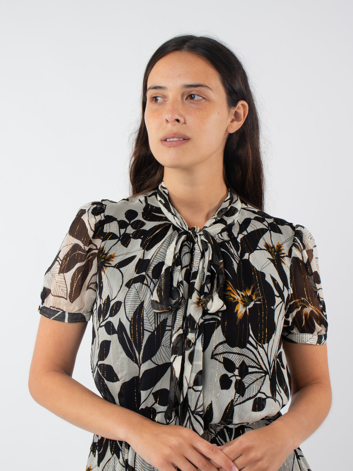 Vestido floral detalle lazada