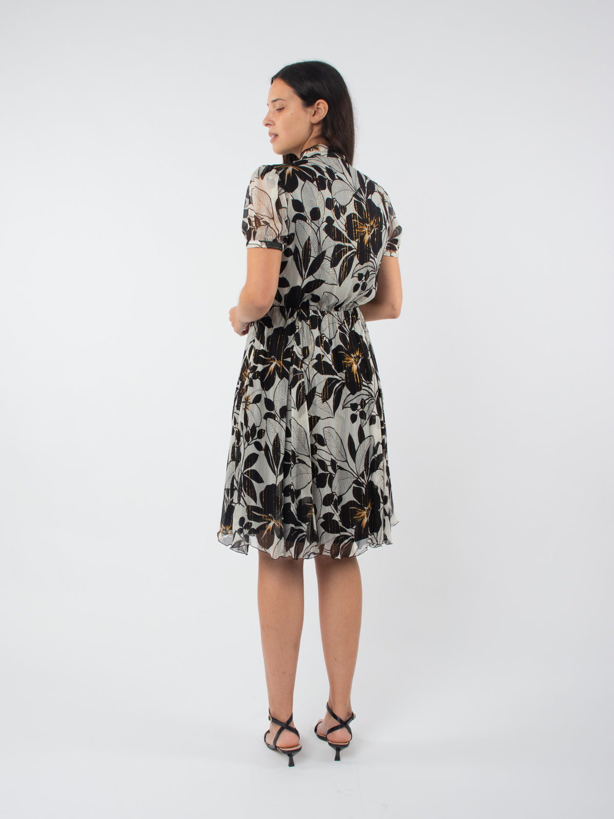 Vestido floral detalle lazada