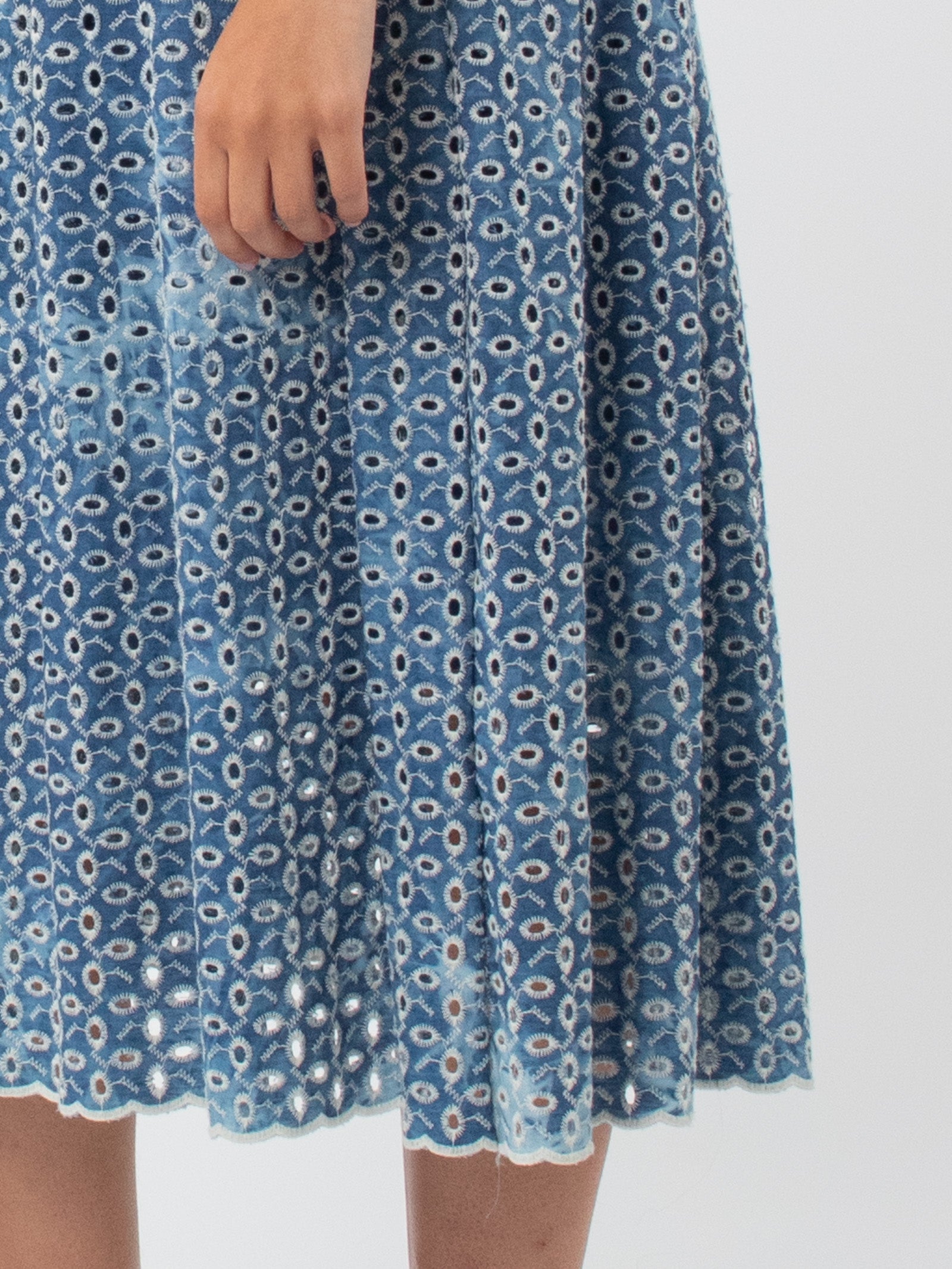 Falda midi bordado calado