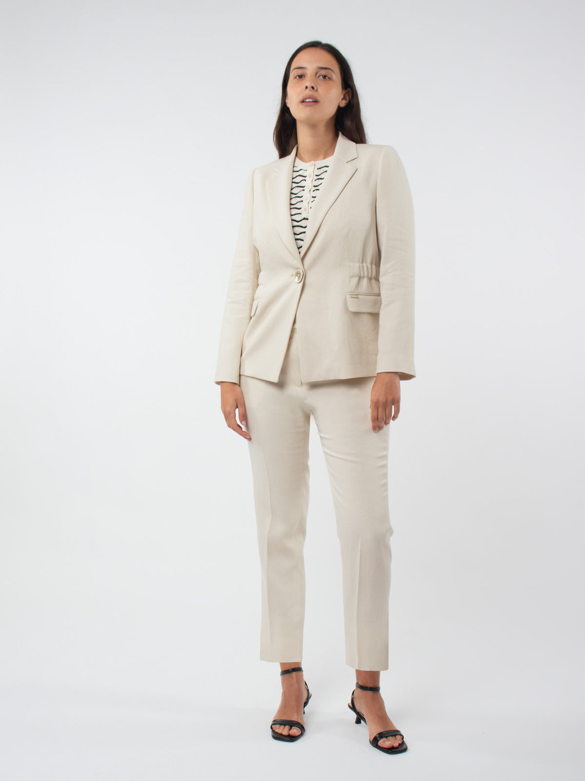Blazer lino con detalle en cintura