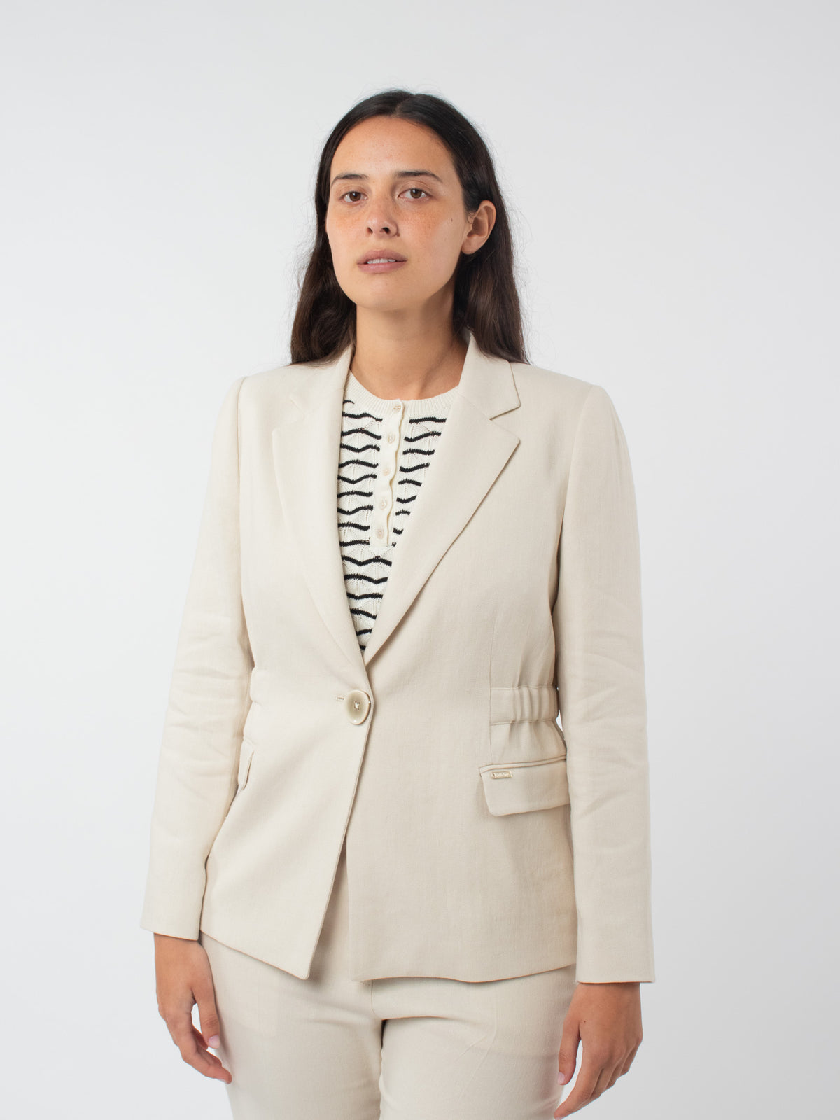 Blazer lino con detalle en cintura