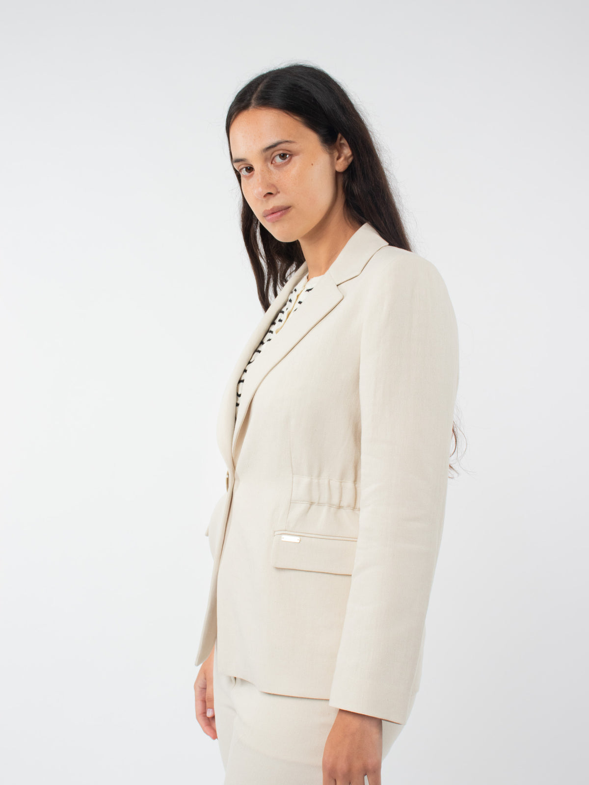 Blazer lino con detalle en cintura