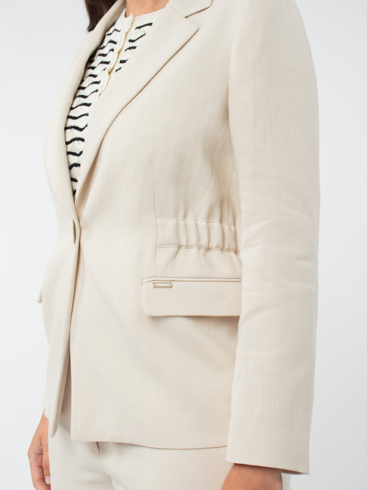 Blazer lino con detalle en cintura