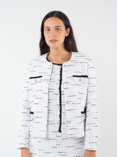 Chaqueta corta estilo Chanel