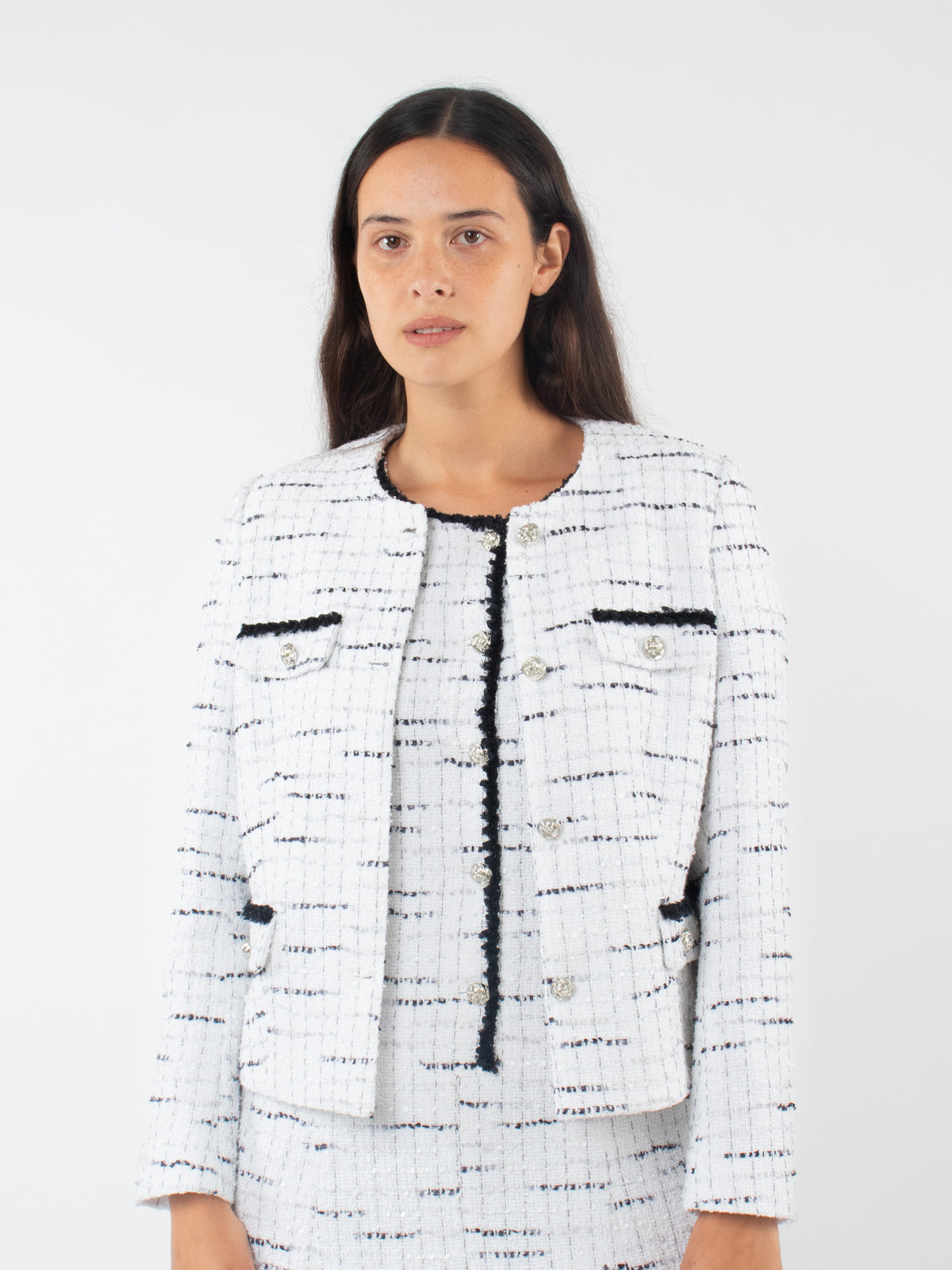 Chaqueta corta estilo Chanel