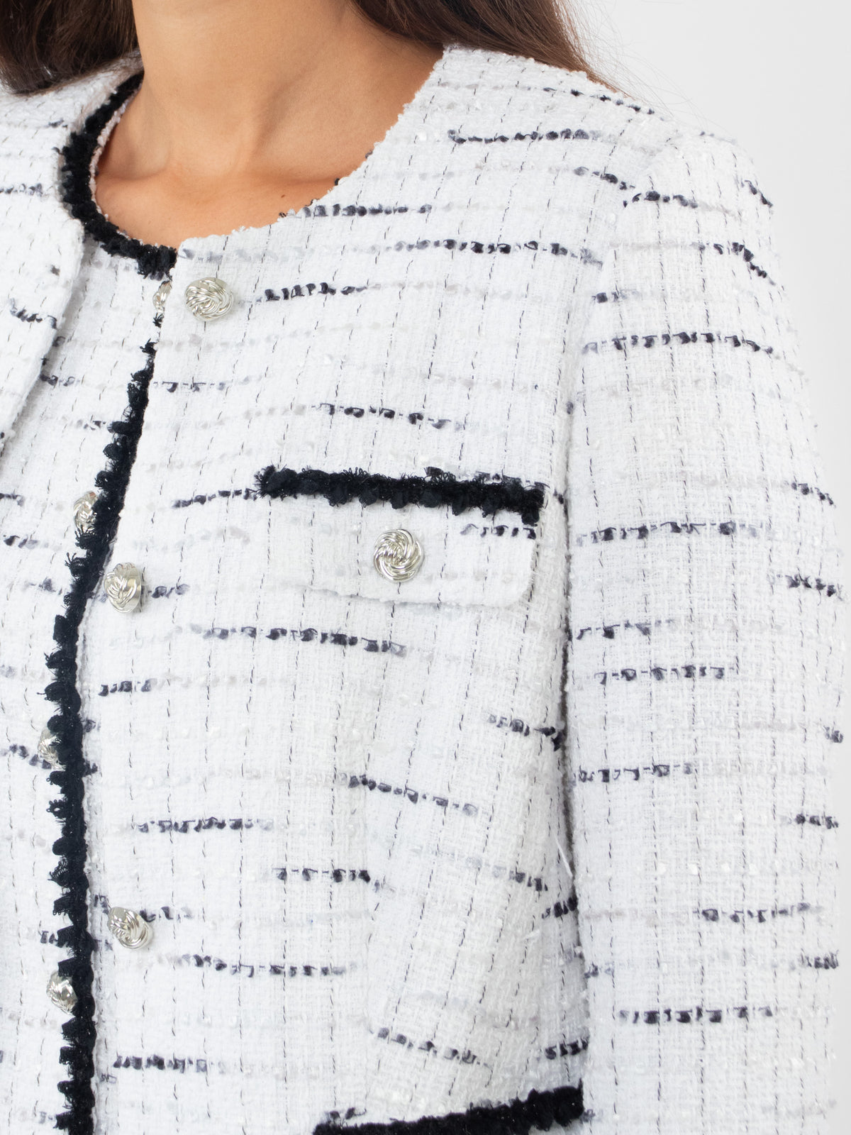 Chaqueta corta estilo Chanel