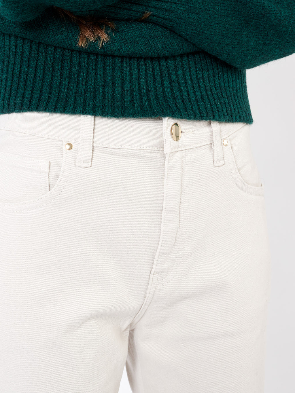 Pantalón tejanero recto tiro medio