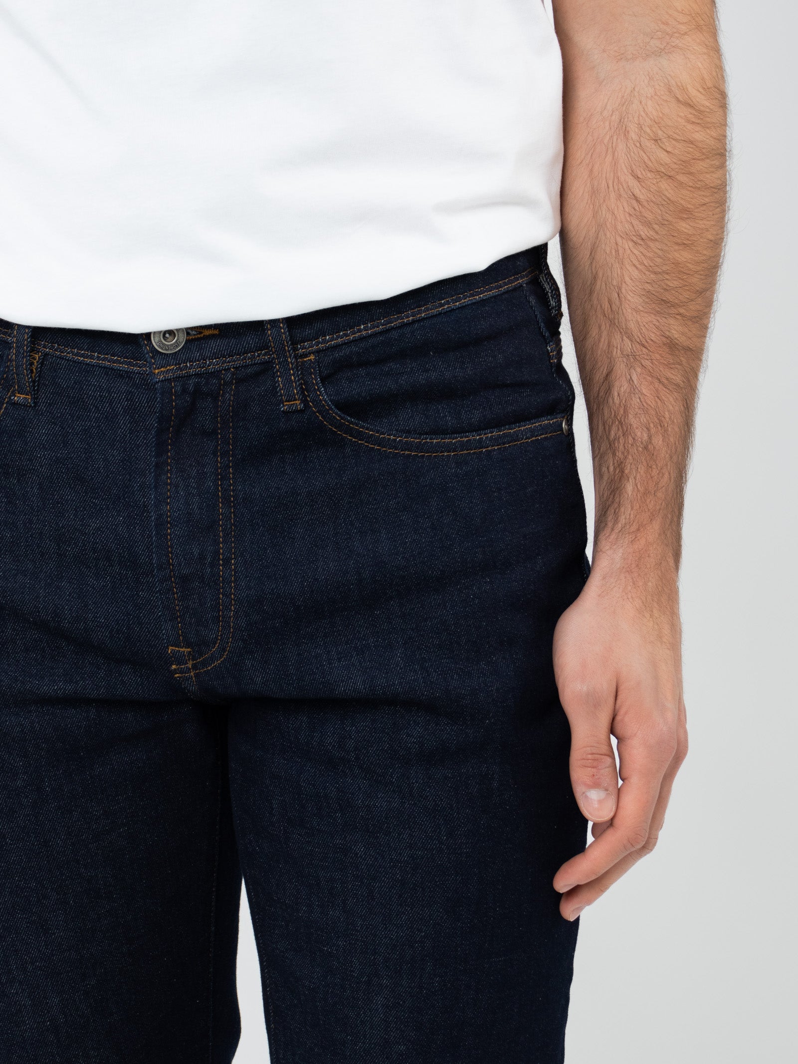 Pantalón tejano stone wash regular fit