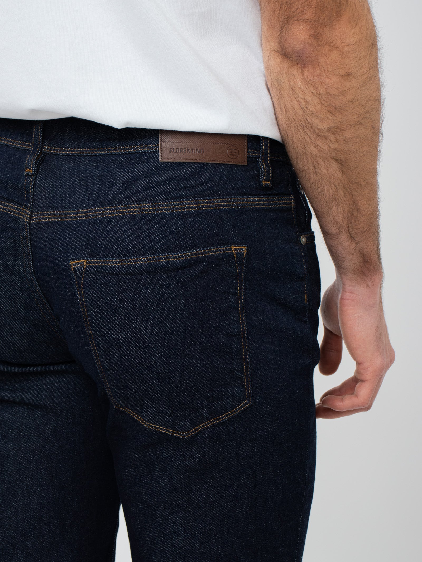 Pantalón tejano stone wash regular fit